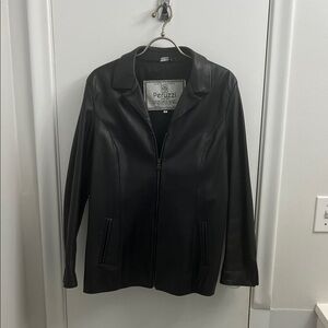 ✨ Women’s Classic Black Leather Jacket — Soft, Chic & Never Worn! ✨